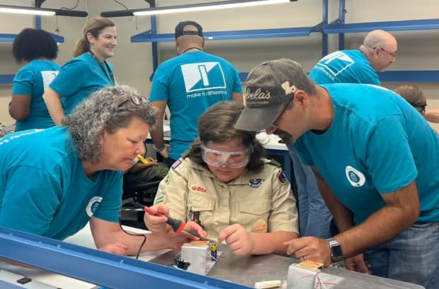 HII employees volunteering in the community