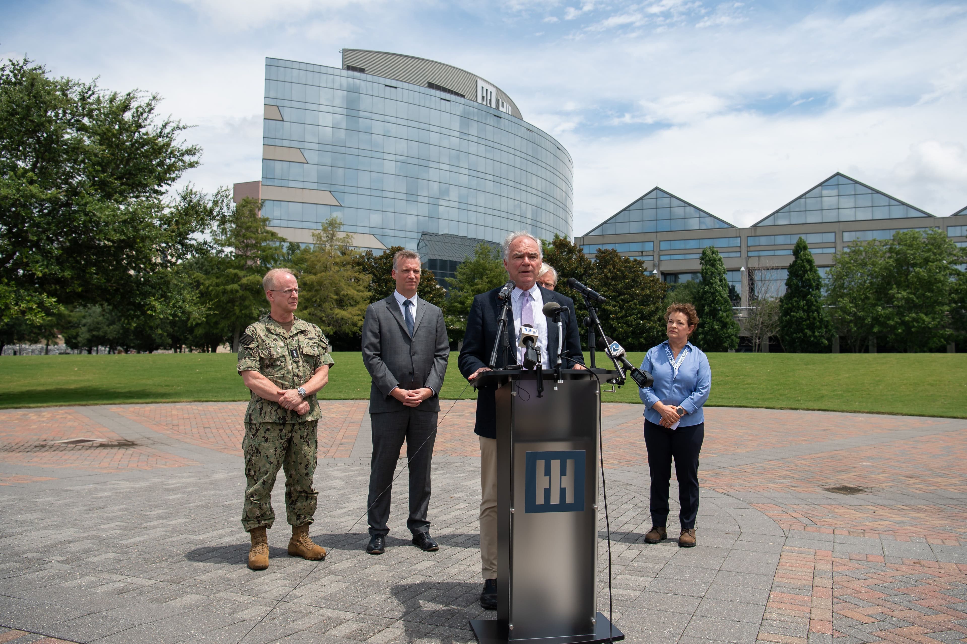 HII Hosts Australian Ambassador and Senator Kaine at Newport News Shipbuilding