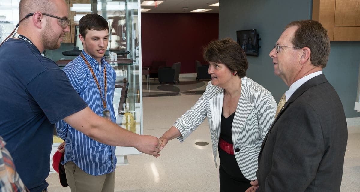VIRGINIA SECRETARY OF EDUCATION ANNE HOLTON TOURS THE APPRENTICE SCHOOL AT NEWPORT NEWS SHIPBUILDING