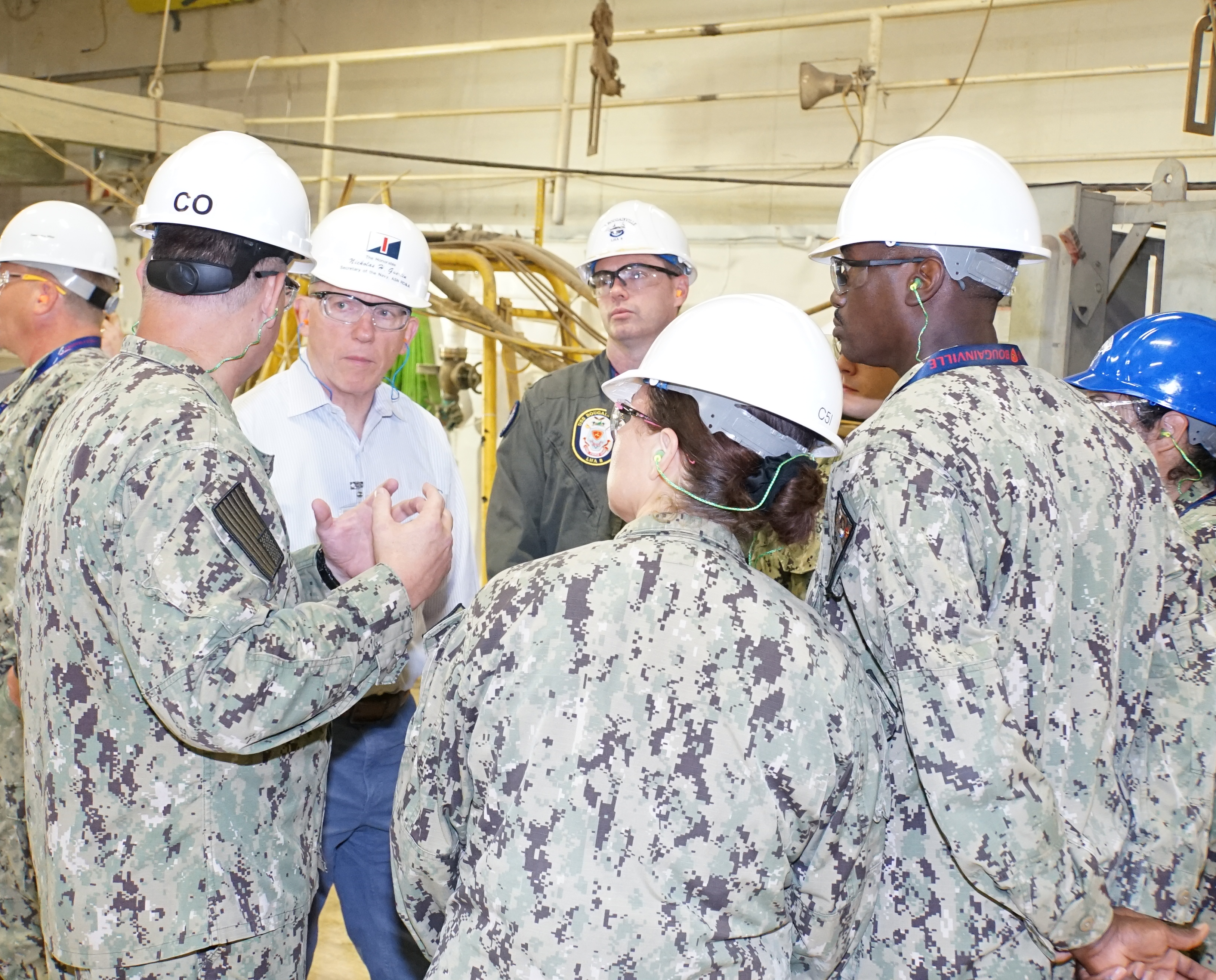 Ingalls Rda Meets With Lha 8sailors