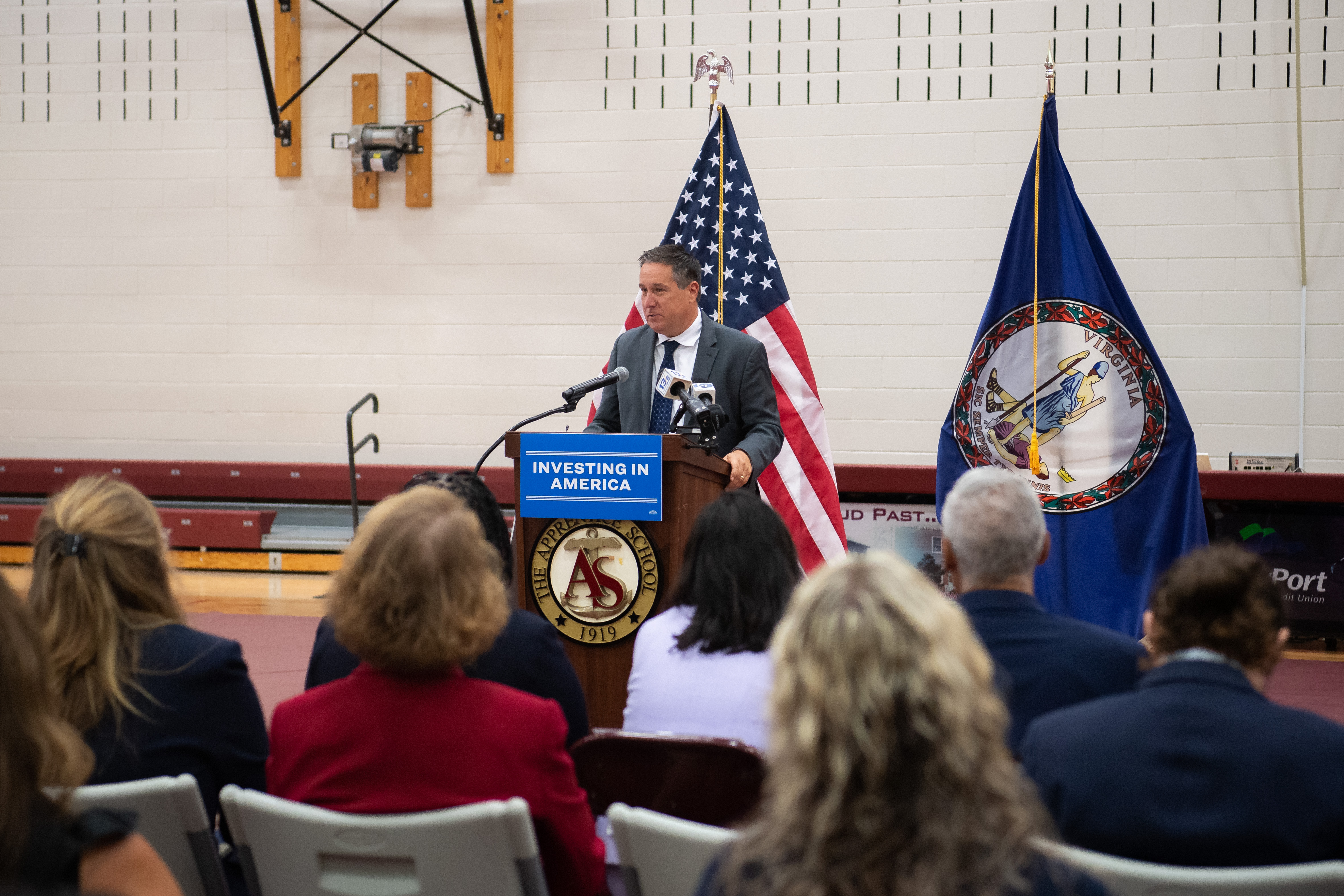 Secnav And Seclab Visit