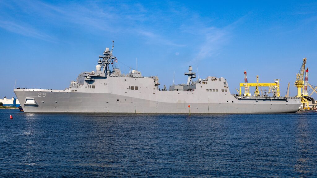 Amphibious Transport Dock Richard M. McCool, Jr. (LPD 29) Sails Away ...