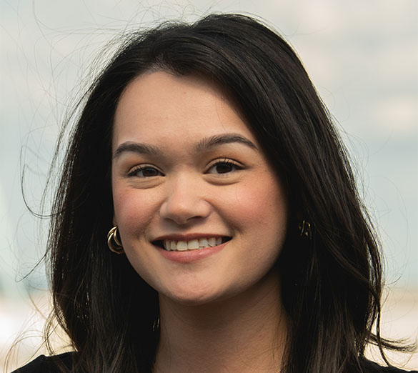 Ashley Nguyen Studentgrad
